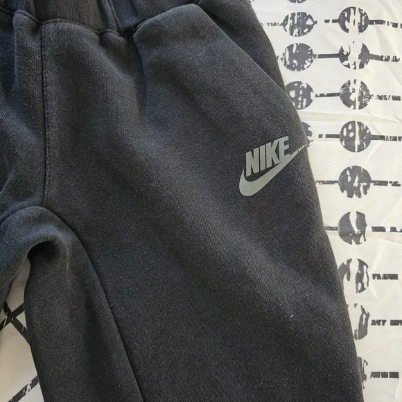 Nike Tech Fleece Full-zip Hoodie and Jogger Set In Black, Size 6-7 - Picture 5 of 10